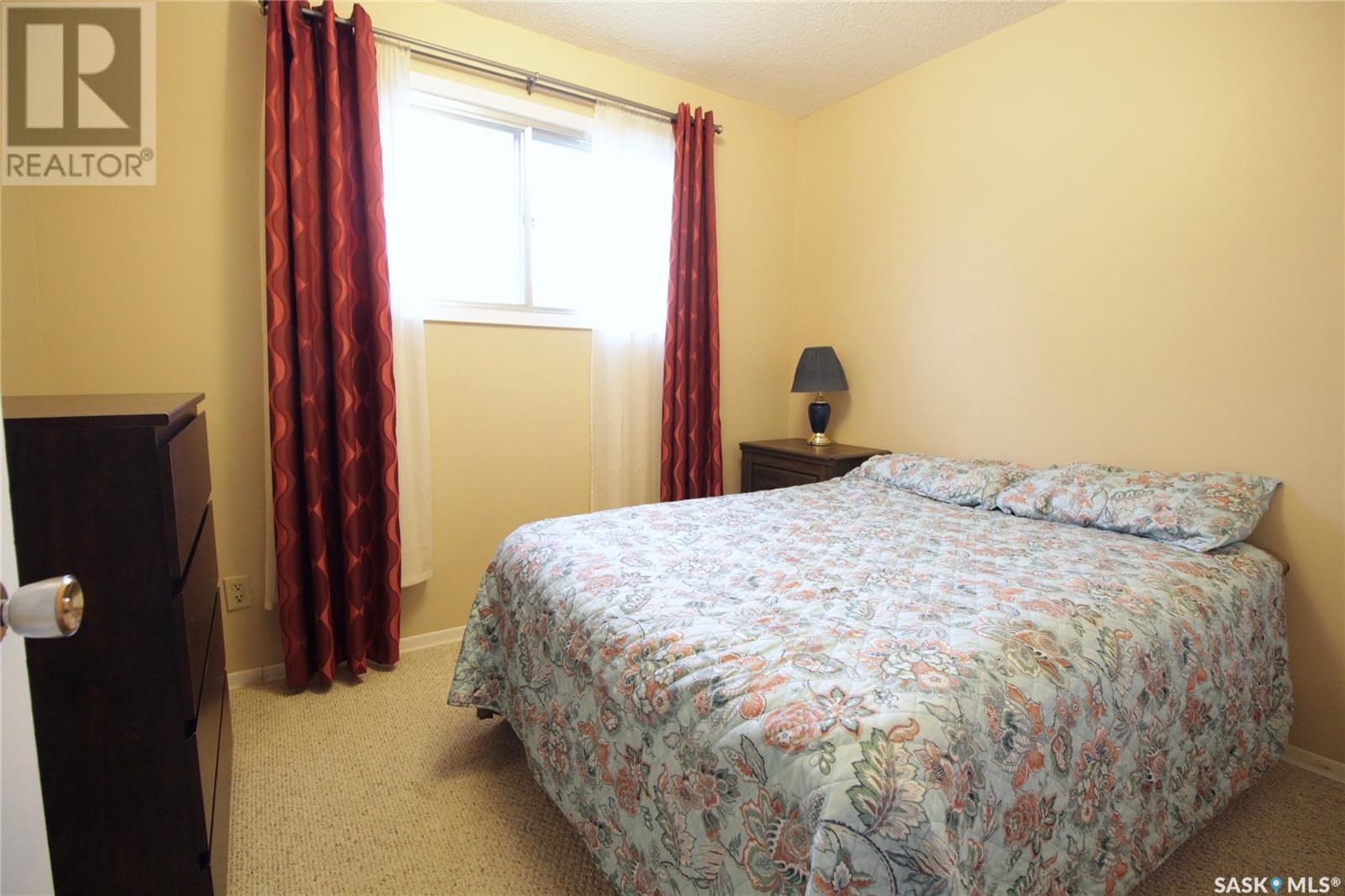 530 3Rd Avenue, Esterhazy, SK - Indoor Photo Showing Bedroom