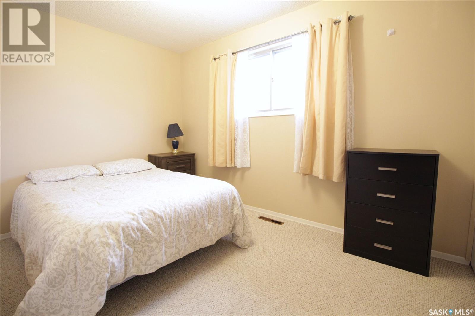 530 3Rd Avenue, Esterhazy, SK - Indoor Photo Showing Bedroom