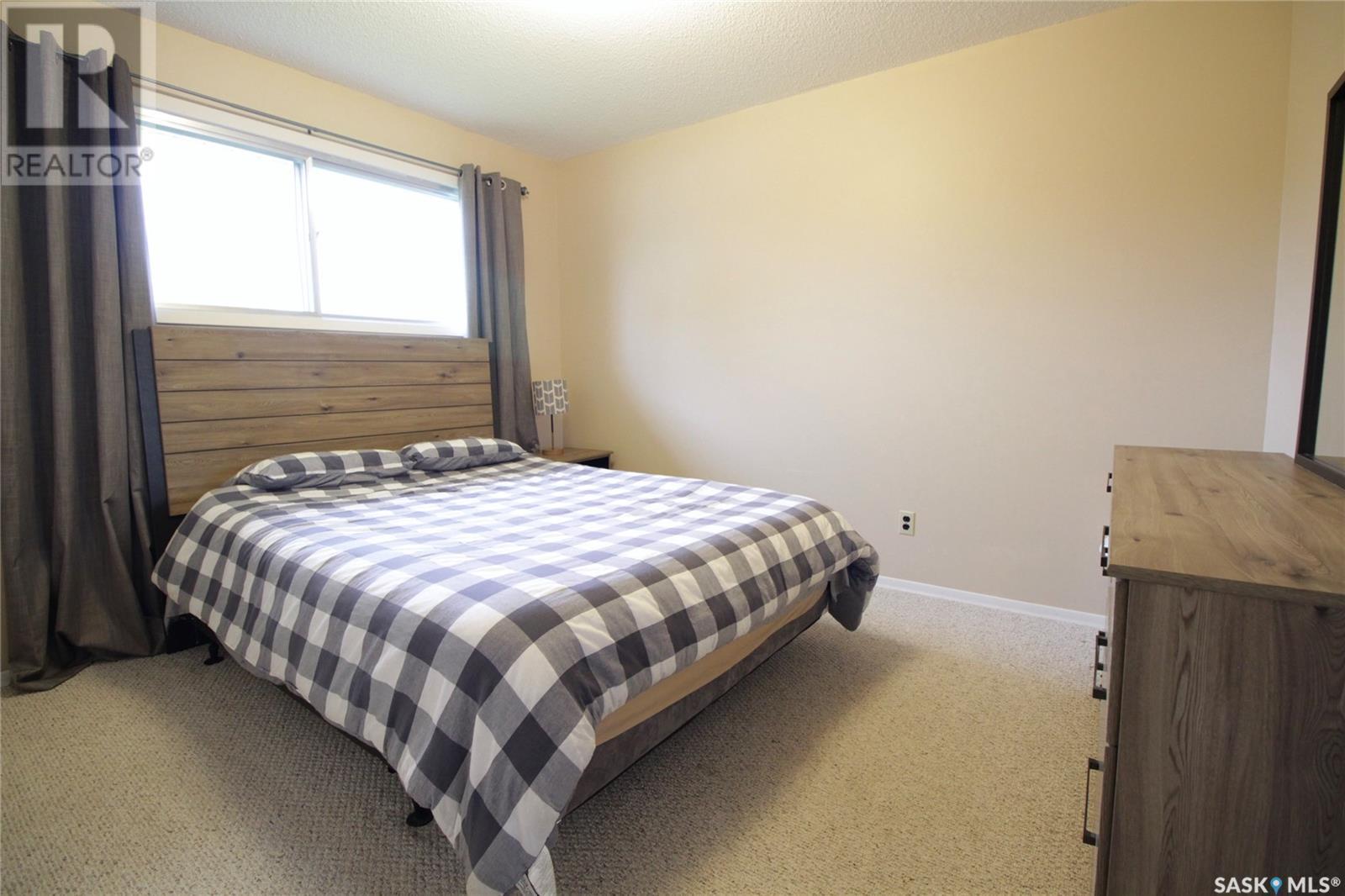 530 3Rd Avenue, Esterhazy, SK - Indoor Photo Showing Bedroom