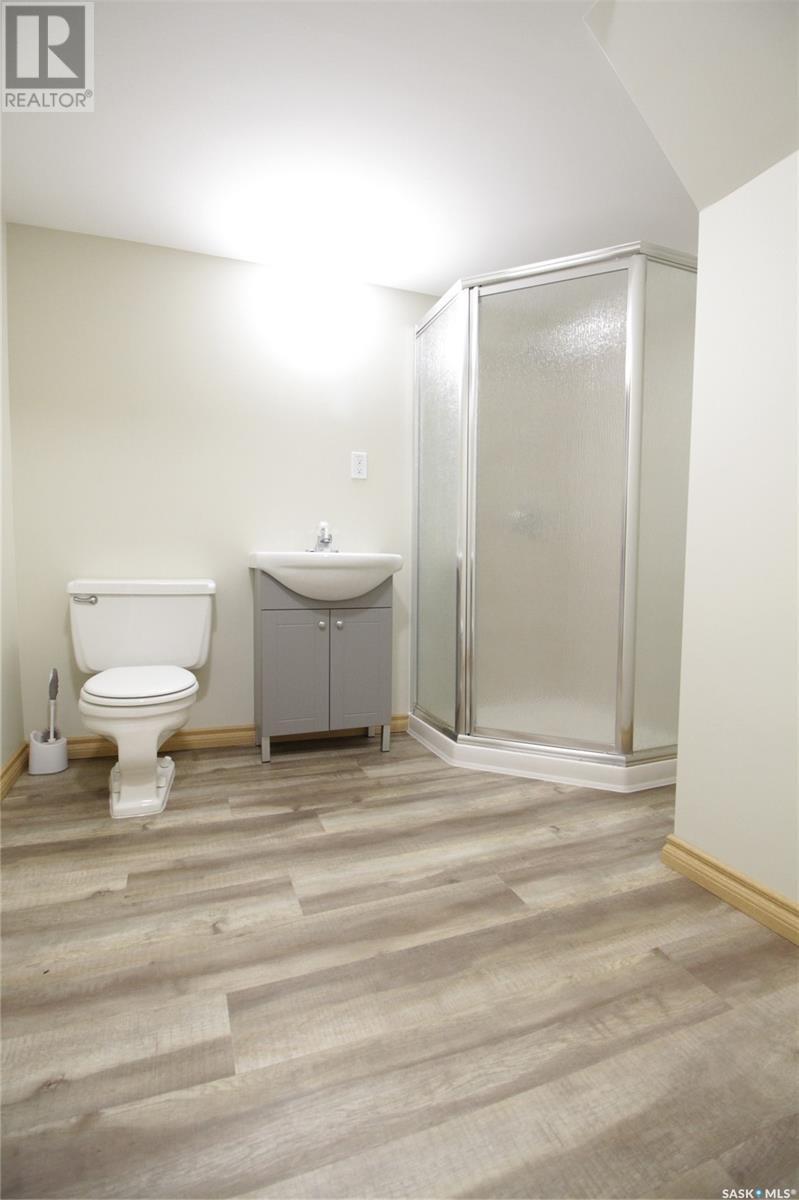 530 3Rd Avenue, Esterhazy, SK - Indoor Photo Showing Bathroom
