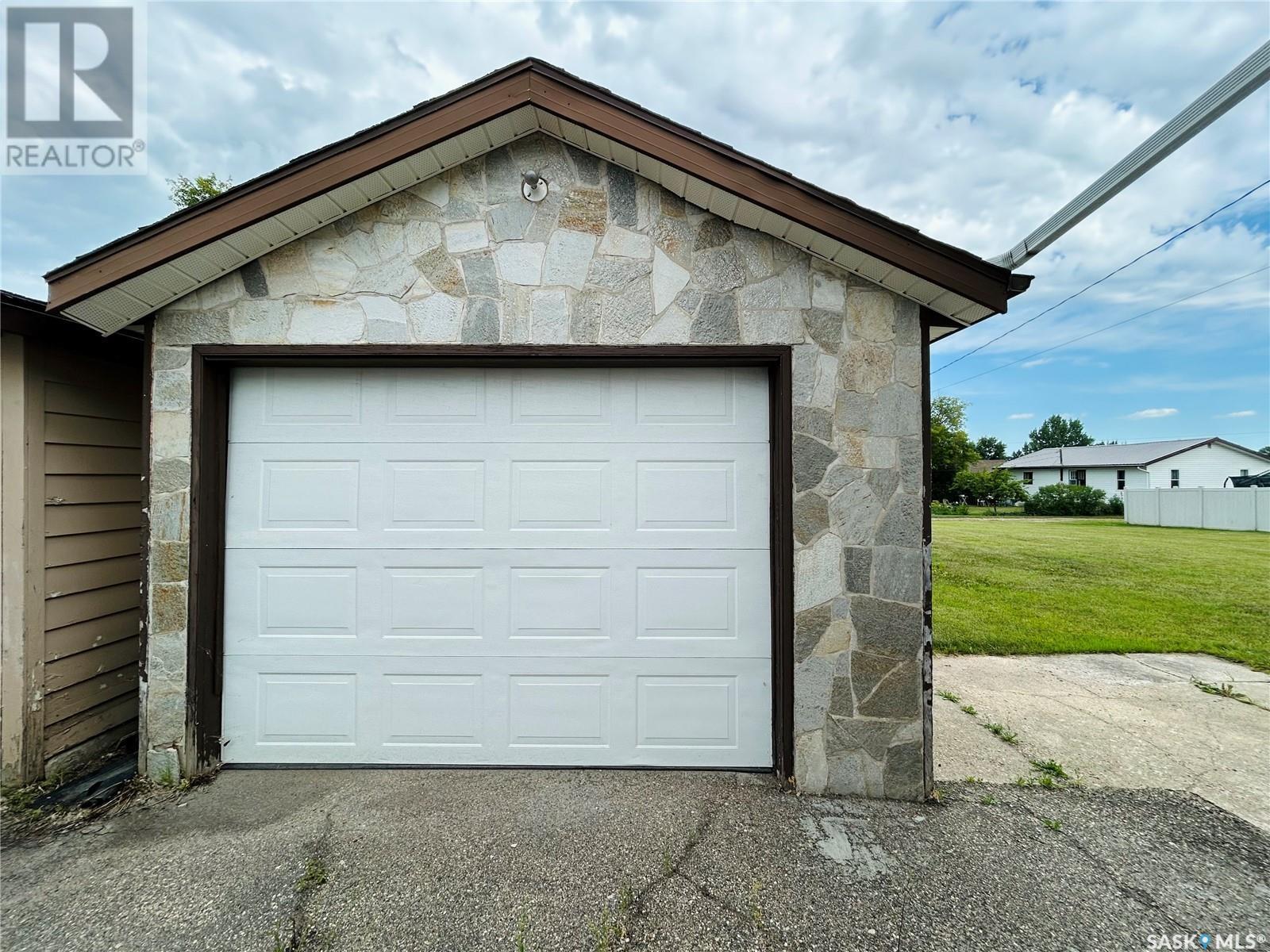 530 3Rd Avenue, Esterhazy, SK - Outdoor With Exterior