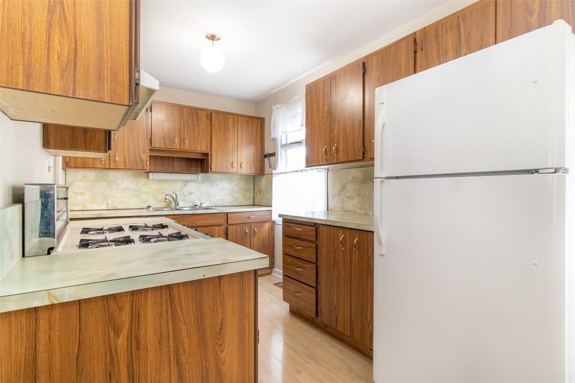 1408 Graham Street, Kelowna, BC - Indoor Photo Showing Kitchen