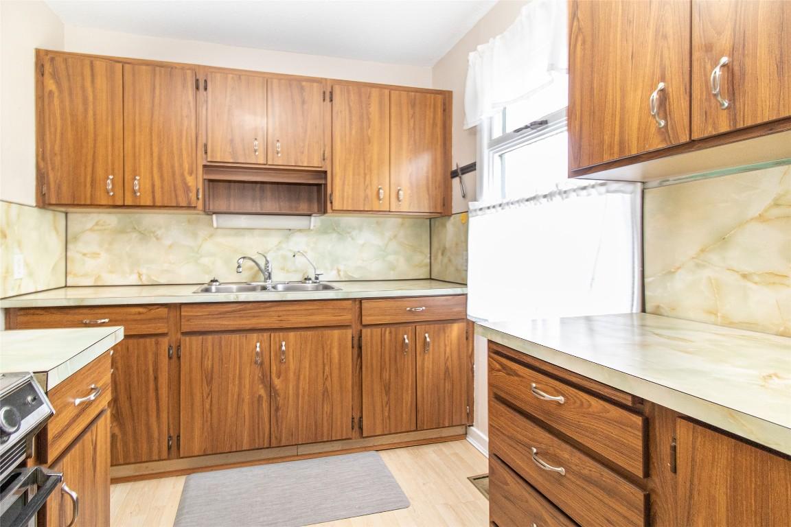 1408 Graham Street, Kelowna, BC - Indoor Photo Showing Kitchen With Double Sink