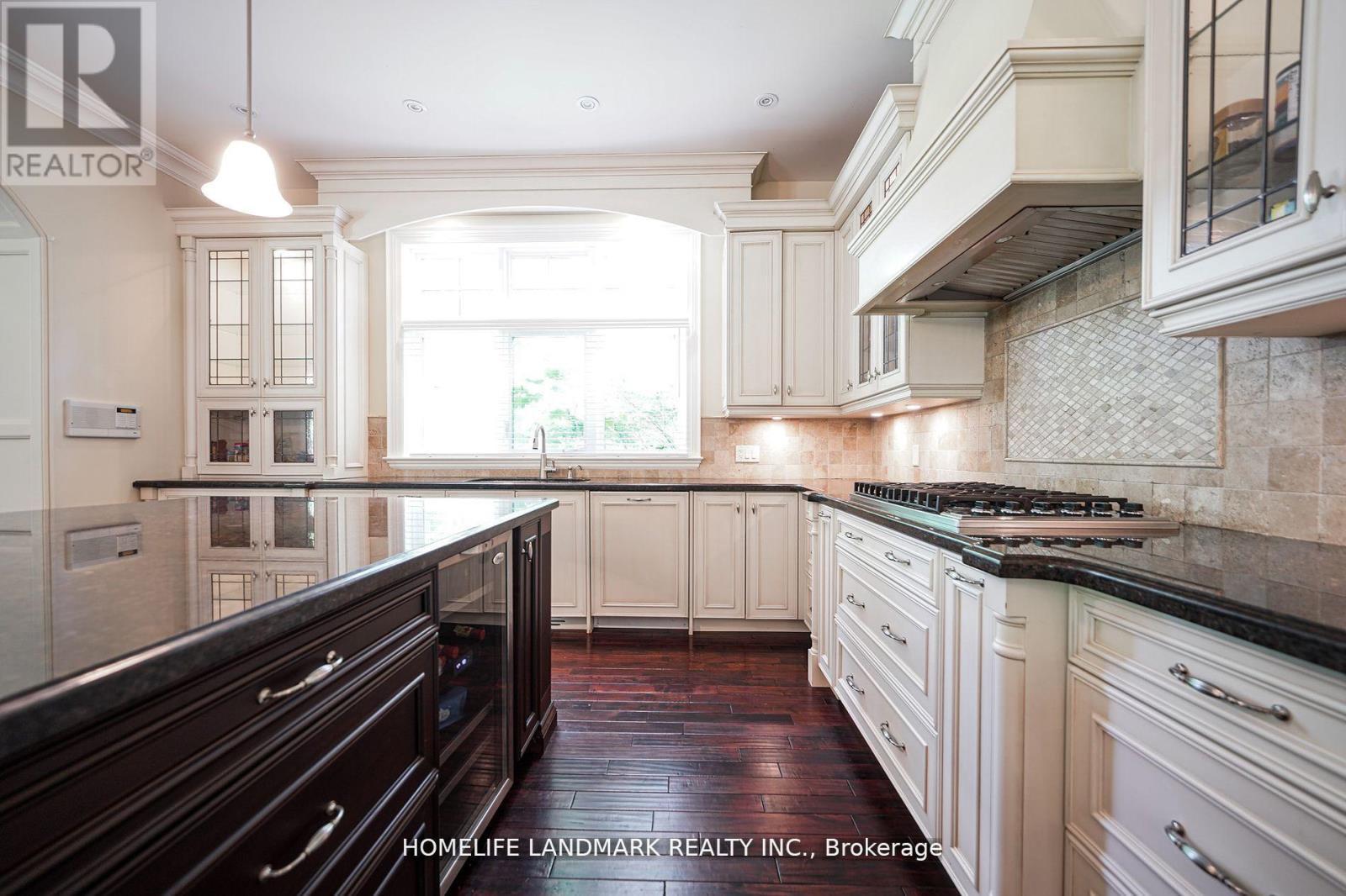 450 Meadow Wood Road, Mississauga, ON - Indoor Photo Showing Kitchen With Upgraded Kitchen