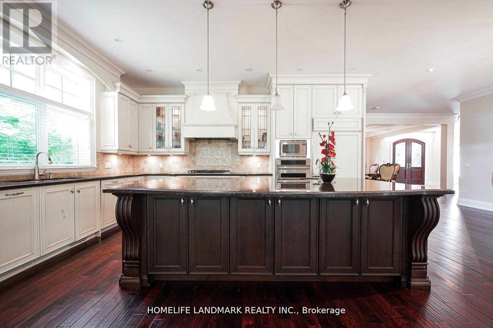 450 Meadow Wood Road, Mississauga, ON - Indoor Photo Showing Kitchen With Upgraded Kitchen