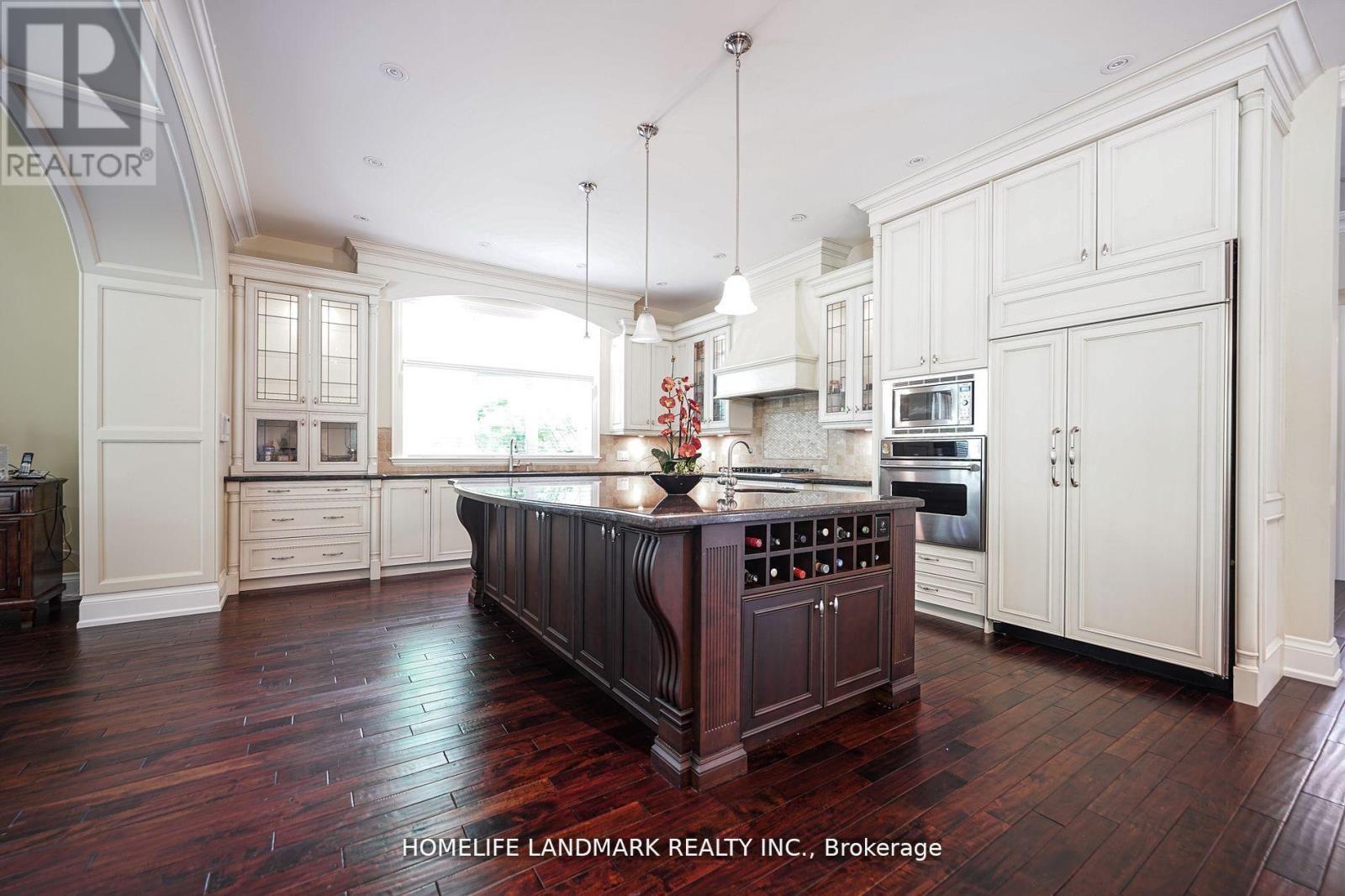 450 Meadow Wood Road, Mississauga, ON - Indoor Photo Showing Kitchen With Upgraded Kitchen