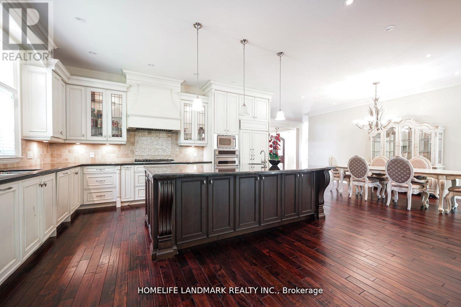 450 Meadow Wood Road, Mississauga, ON - Indoor Photo Showing Kitchen With Upgraded Kitchen
