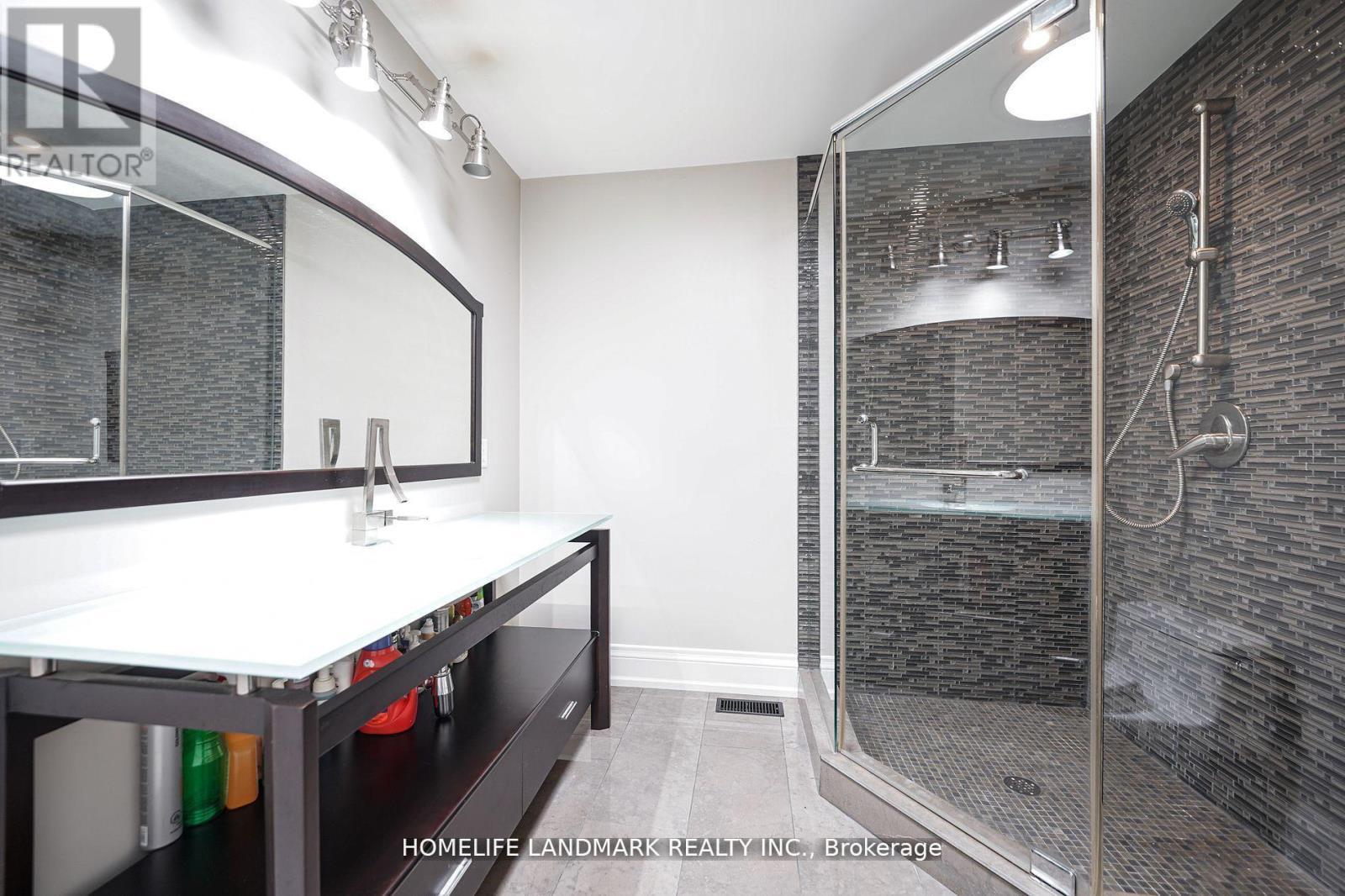 450 Meadow Wood Road, Mississauga, ON - Indoor Photo Showing Bathroom