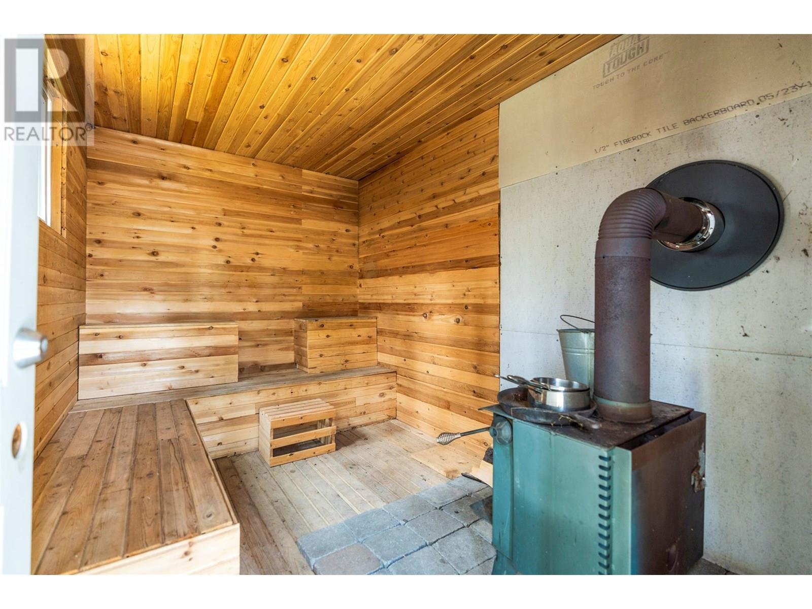 Block E Crooked Lake, Lake Country, BC - Indoor Photo Showing Other Room