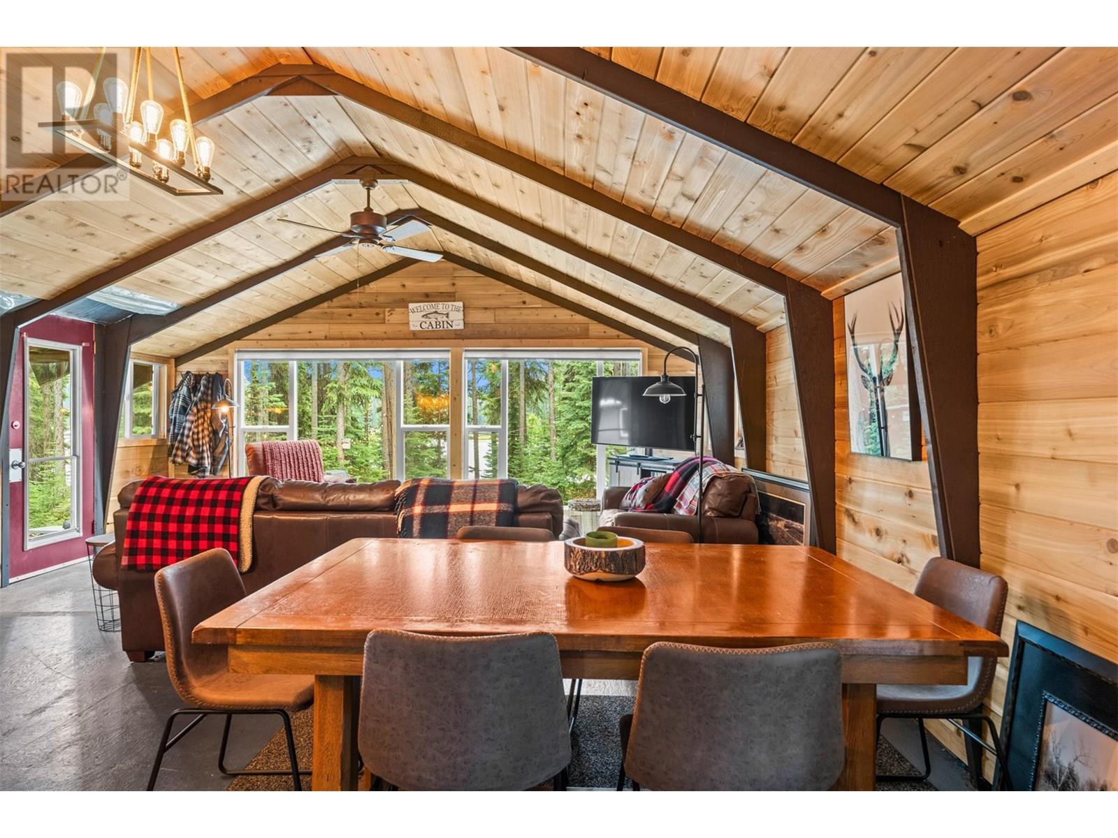 Block E Crooked Lake, Lake Country, BC - Indoor Photo Showing Dining Room