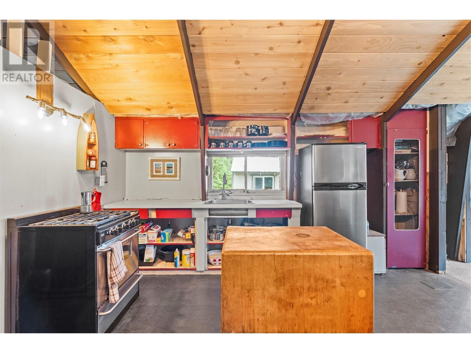 Block E Crooked Lake, Lake Country, BC - Indoor Photo Showing Kitchen