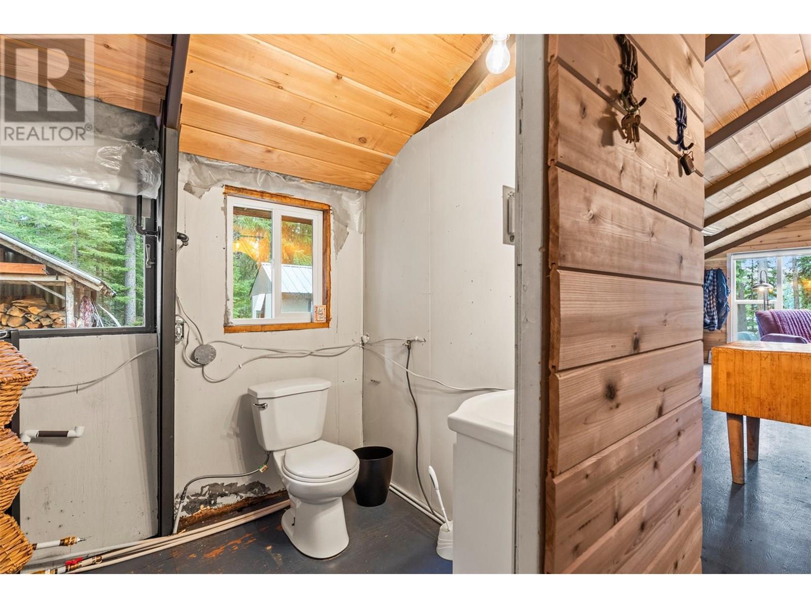 Block E Crooked Lake, Lake Country, BC - Indoor