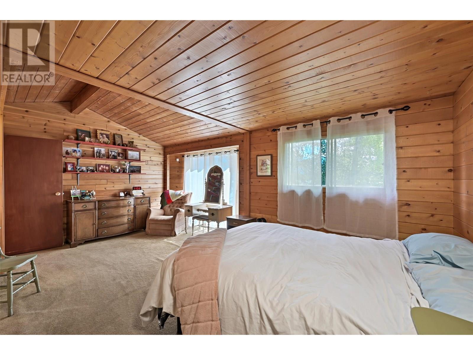2384 Ruault Road, Invermere, BC - Indoor Photo Showing Bedroom