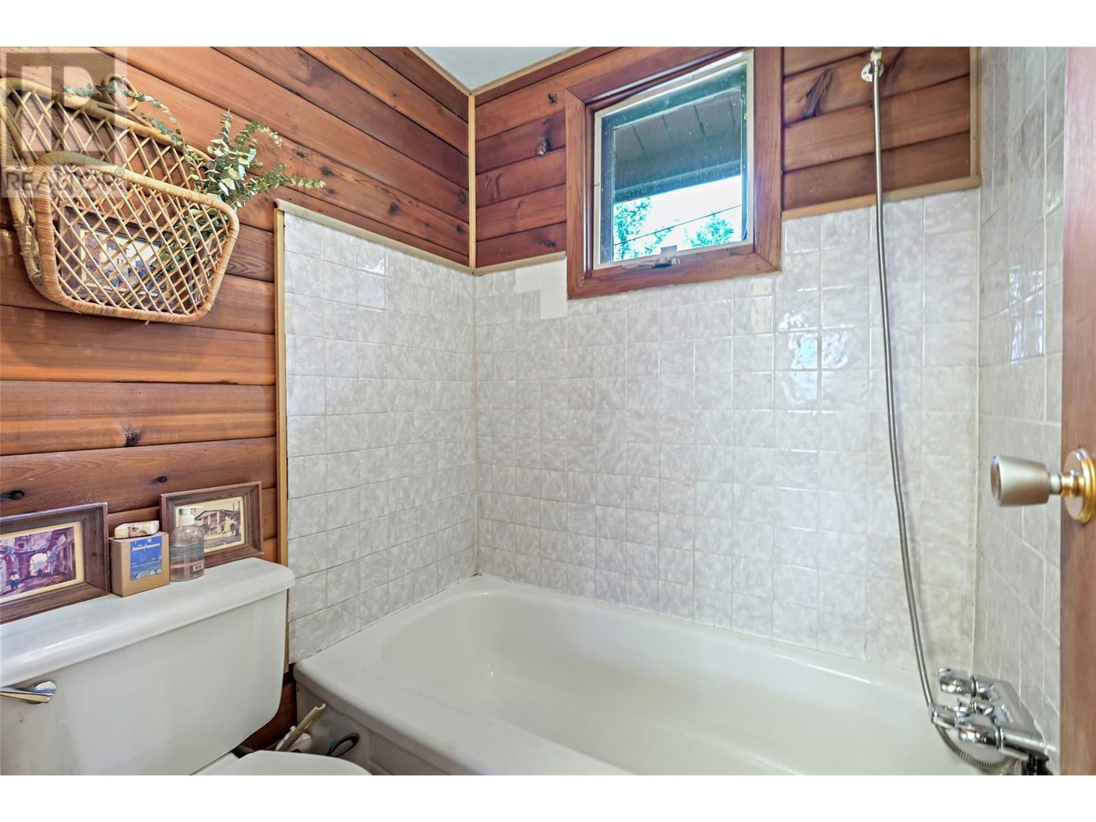 2384 Ruault Road, Invermere, BC - Indoor Photo Showing Bathroom