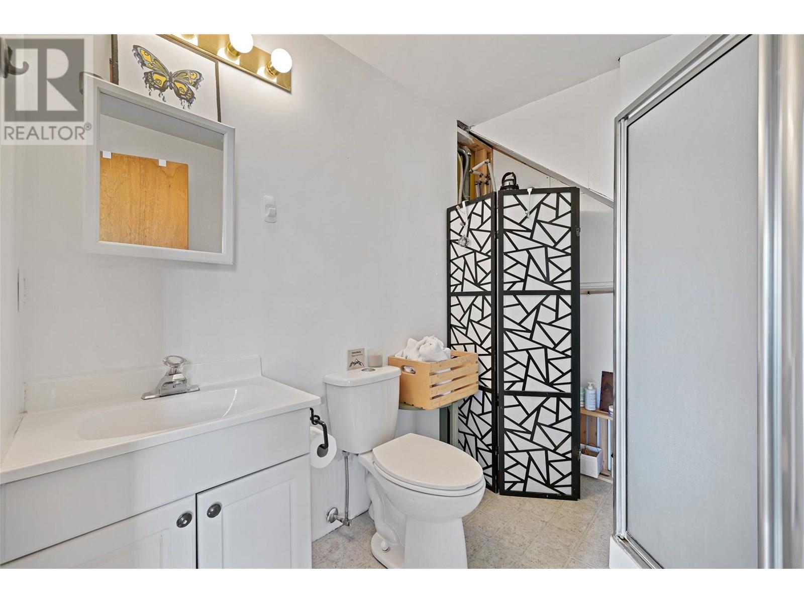 2384 Ruault Road, Invermere, BC - Indoor Photo Showing Bathroom