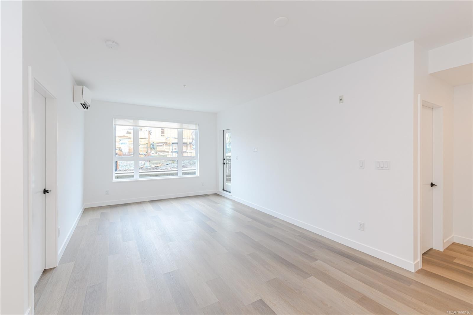 102-3564 A Ryder Hesjedal Way, Colwood, BC - Indoor Photo Showing Other Room