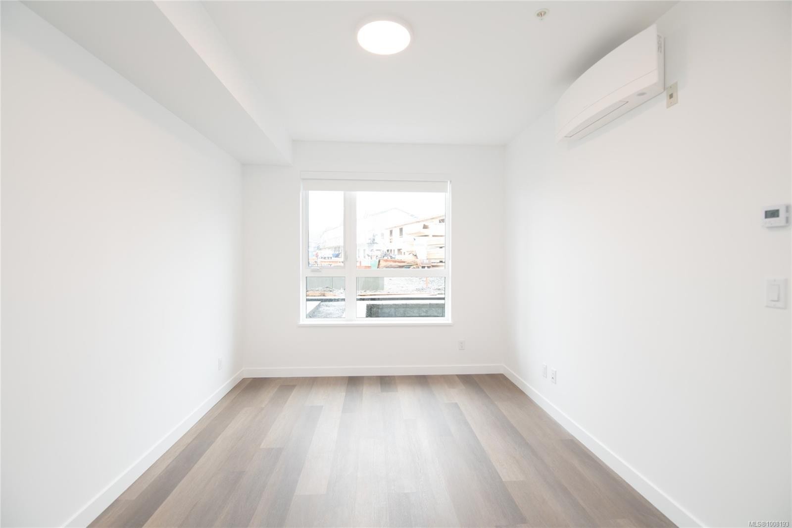 102-3564 A Ryder Hesjedal Way, Colwood, BC - Indoor Photo Showing Other Room