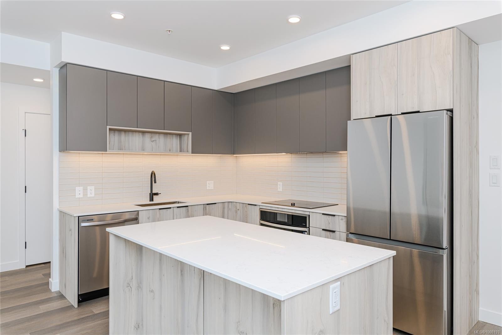 102-3564 A Ryder Hesjedal Way, Colwood, BC - Indoor Photo Showing Kitchen With Stainless Steel Kitchen With Upgraded Kitchen