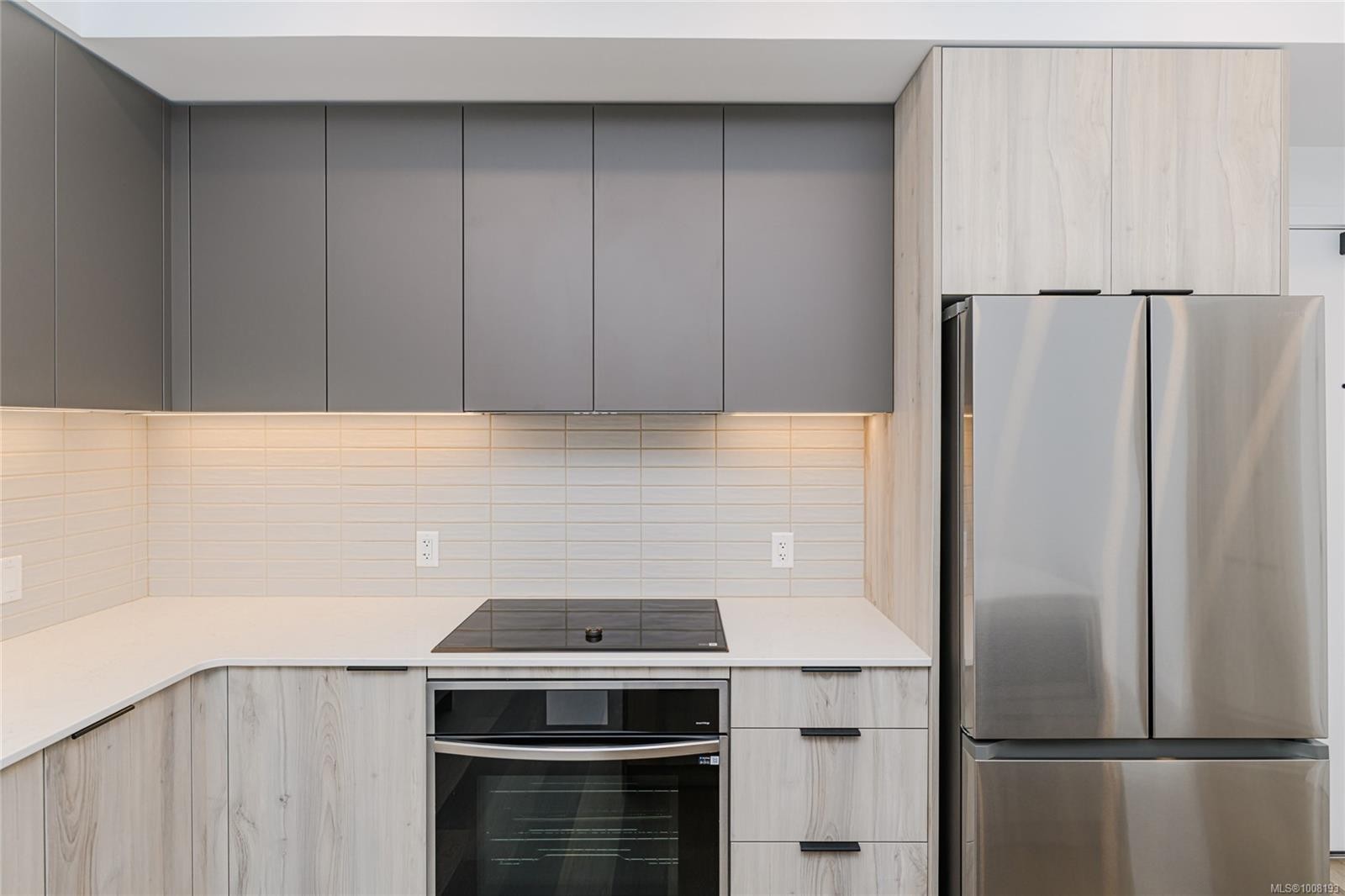 102-3564 A Ryder Hesjedal Way, Colwood, BC - Indoor Photo Showing Kitchen With Upgraded Kitchen