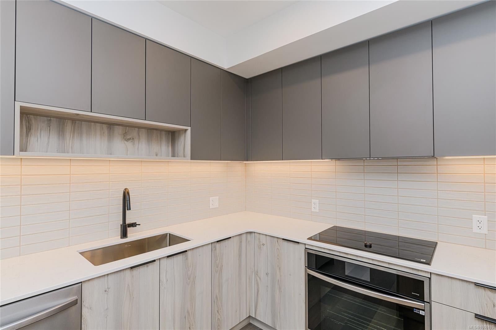 102-3564 A Ryder Hesjedal Way, Colwood, BC - Indoor Photo Showing Kitchen With Upgraded Kitchen