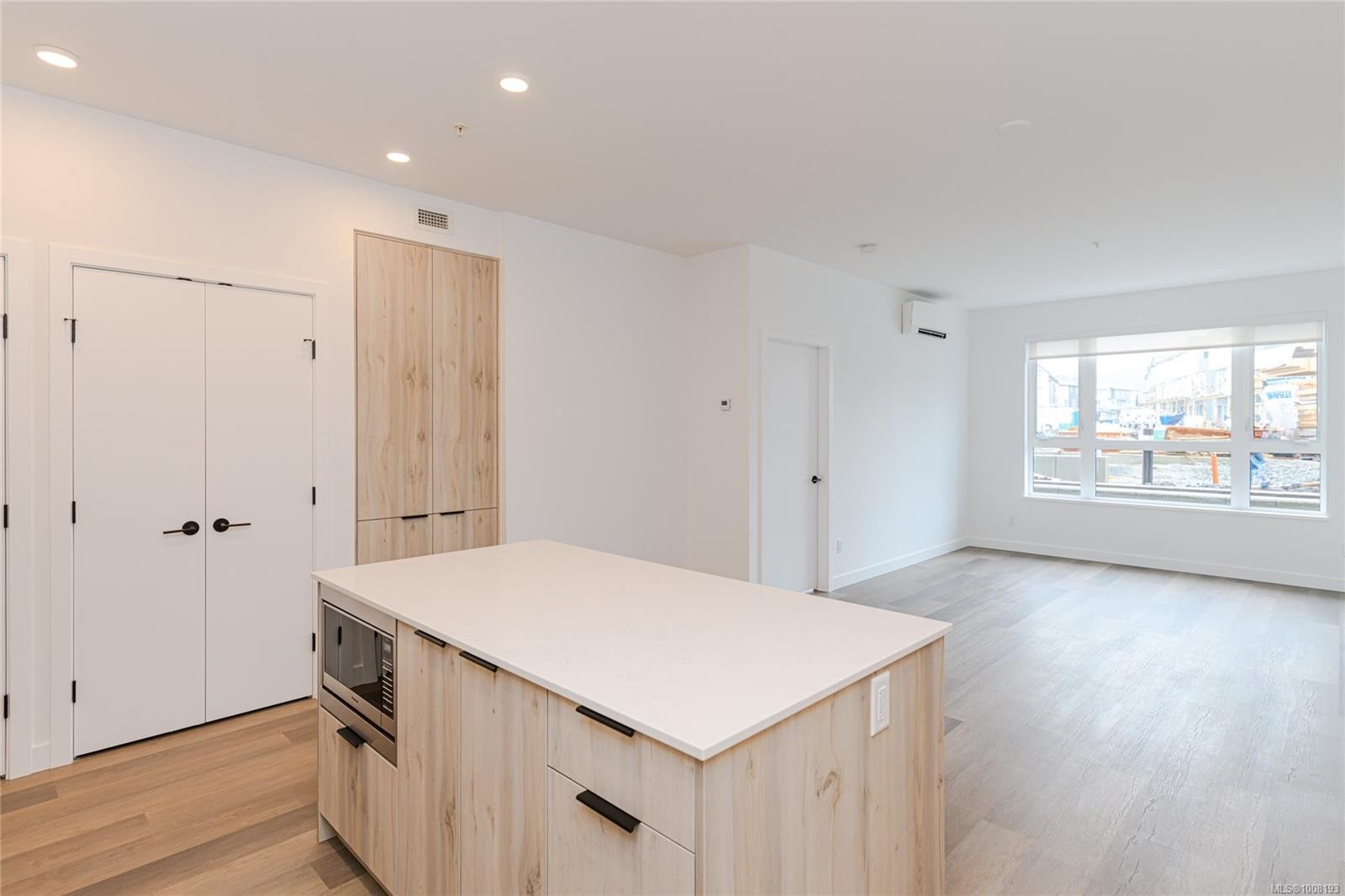 102-3564 A Ryder Hesjedal Way, Colwood, BC - Indoor