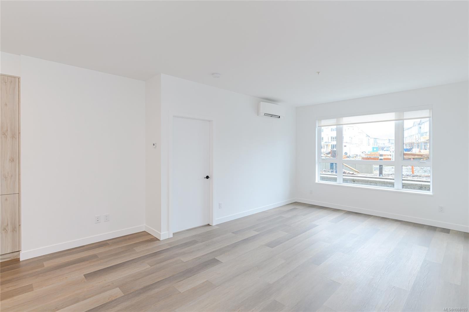 102-3564 A Ryder Hesjedal Way, Colwood, BC - Indoor Photo Showing Other Room