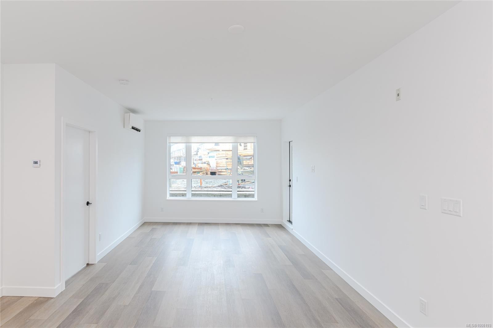 102-3564 A Ryder Hesjedal Way, Colwood, BC - Indoor Photo Showing Other Room