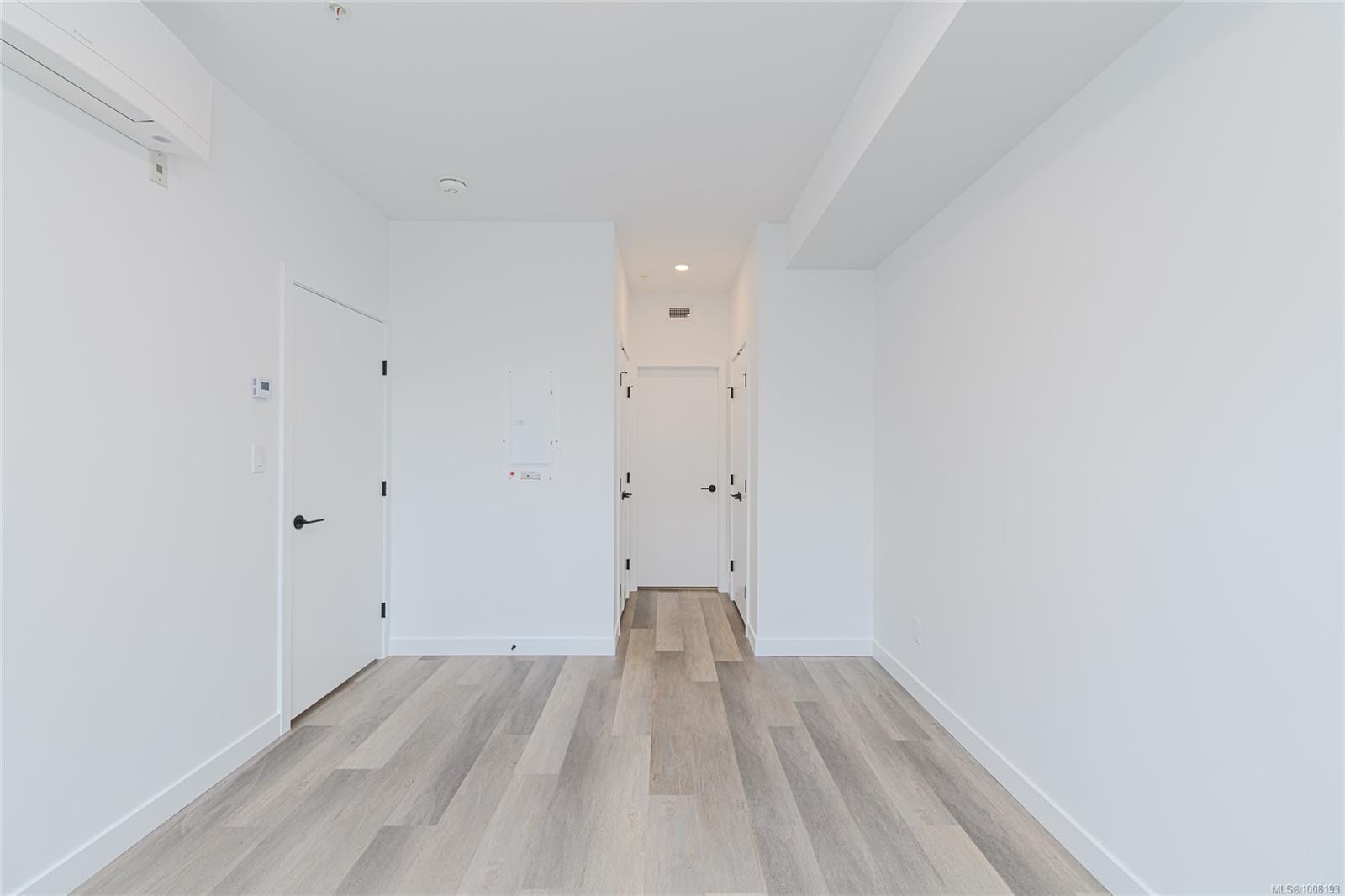 102-3564 A Ryder Hesjedal Way, Colwood, BC - Indoor Photo Showing Other Room