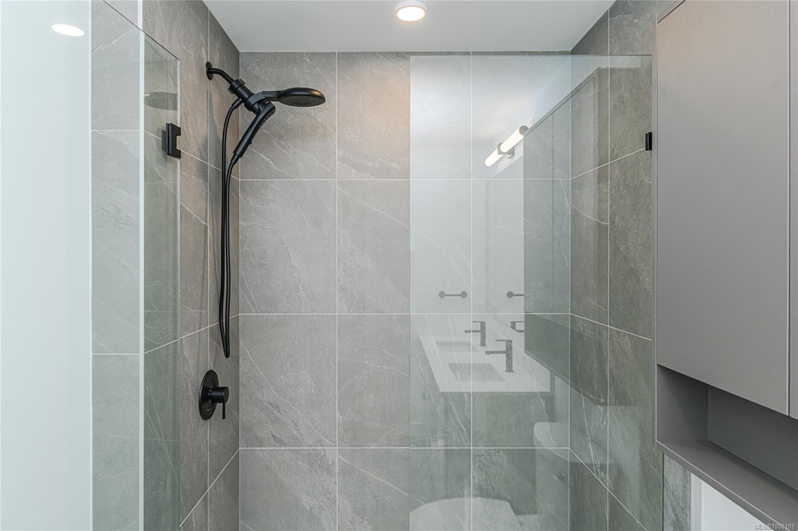 102-3564 A Ryder Hesjedal Way, Colwood, BC - Indoor Photo Showing Bathroom