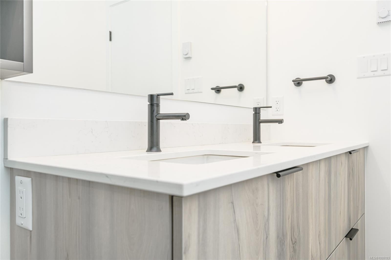 102-3564 A Ryder Hesjedal Way, Colwood, BC - Indoor Photo Showing Bathroom