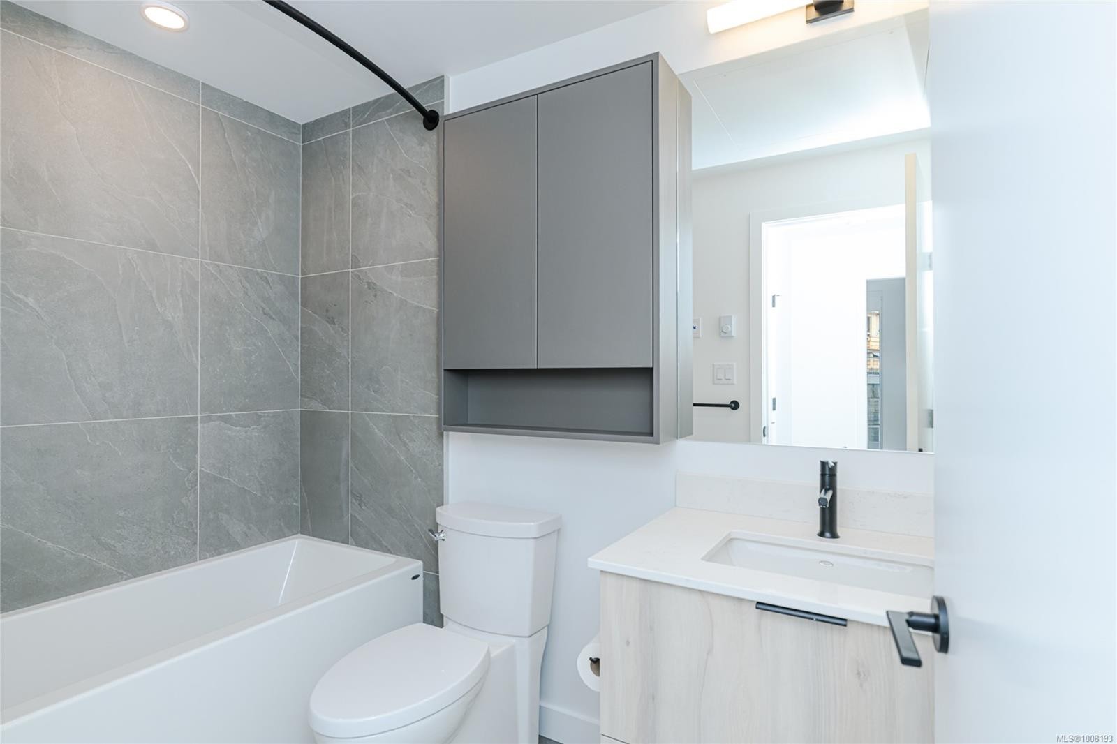 102-3564 A Ryder Hesjedal Way, Colwood, BC - Indoor Photo Showing Bathroom