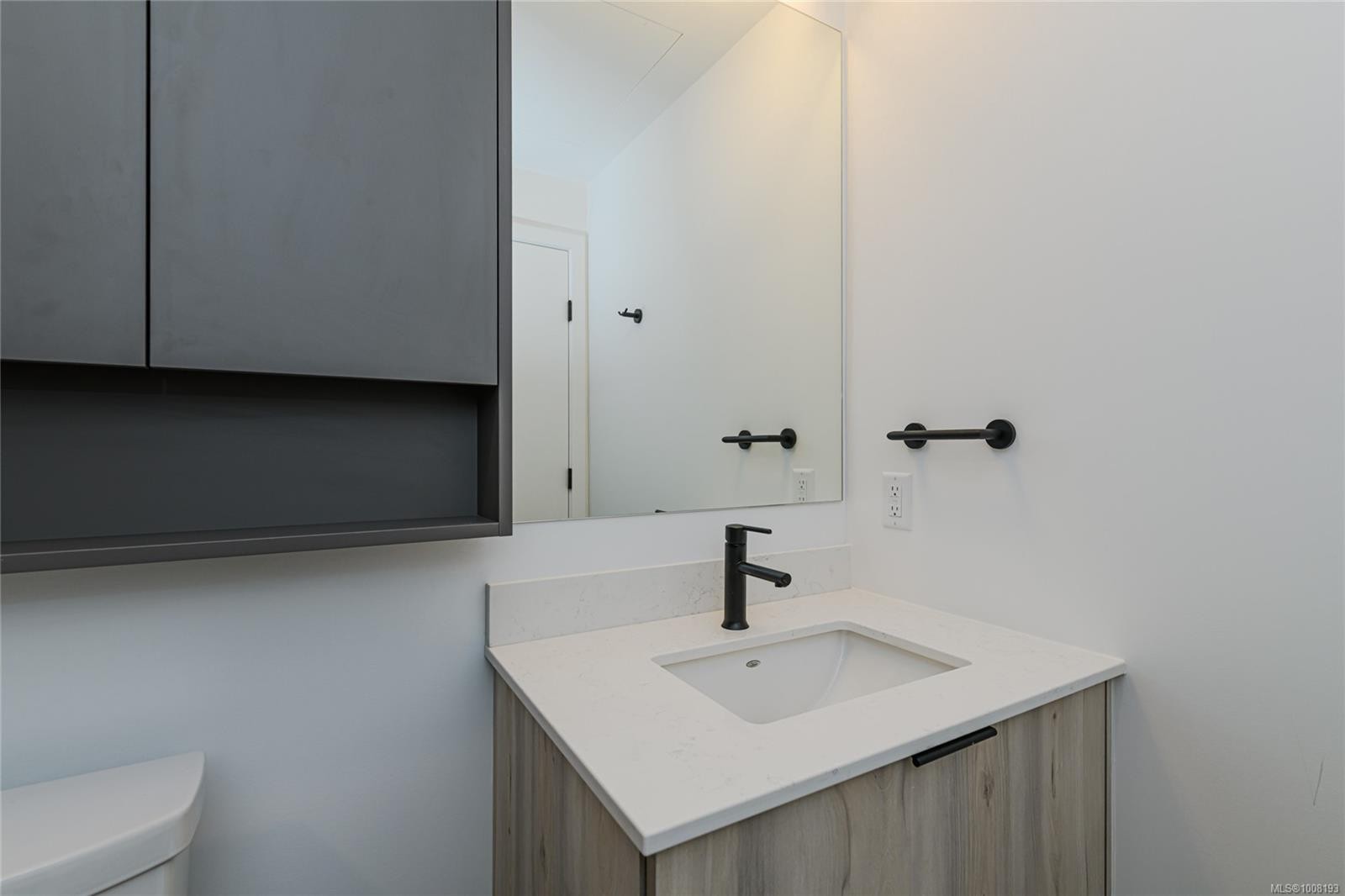 102-3564 A Ryder Hesjedal Way, Colwood, BC - Indoor Photo Showing Bathroom