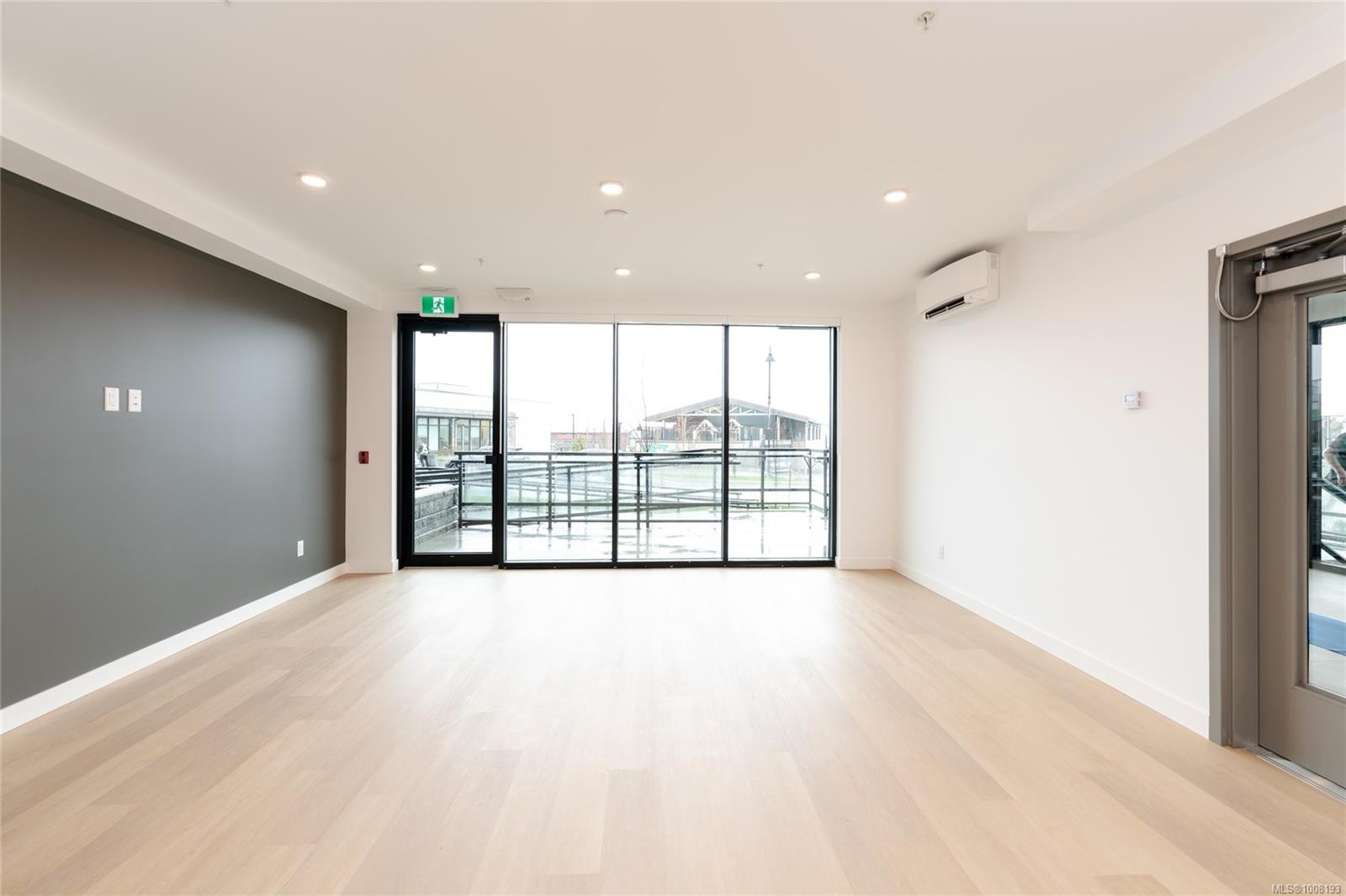 102-3564 A Ryder Hesjedal Way, Colwood, BC - Indoor Photo Showing Other Room