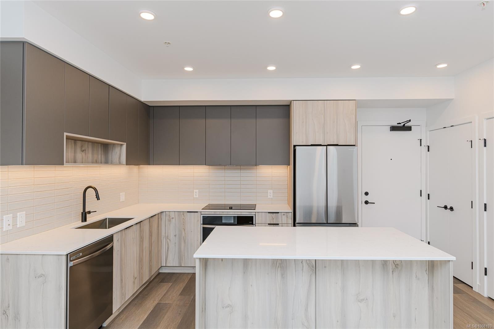 102-3564 A Ryder Hesjedal Way, Colwood, BC - Indoor Photo Showing Kitchen With Stainless Steel Kitchen With Upgraded Kitchen