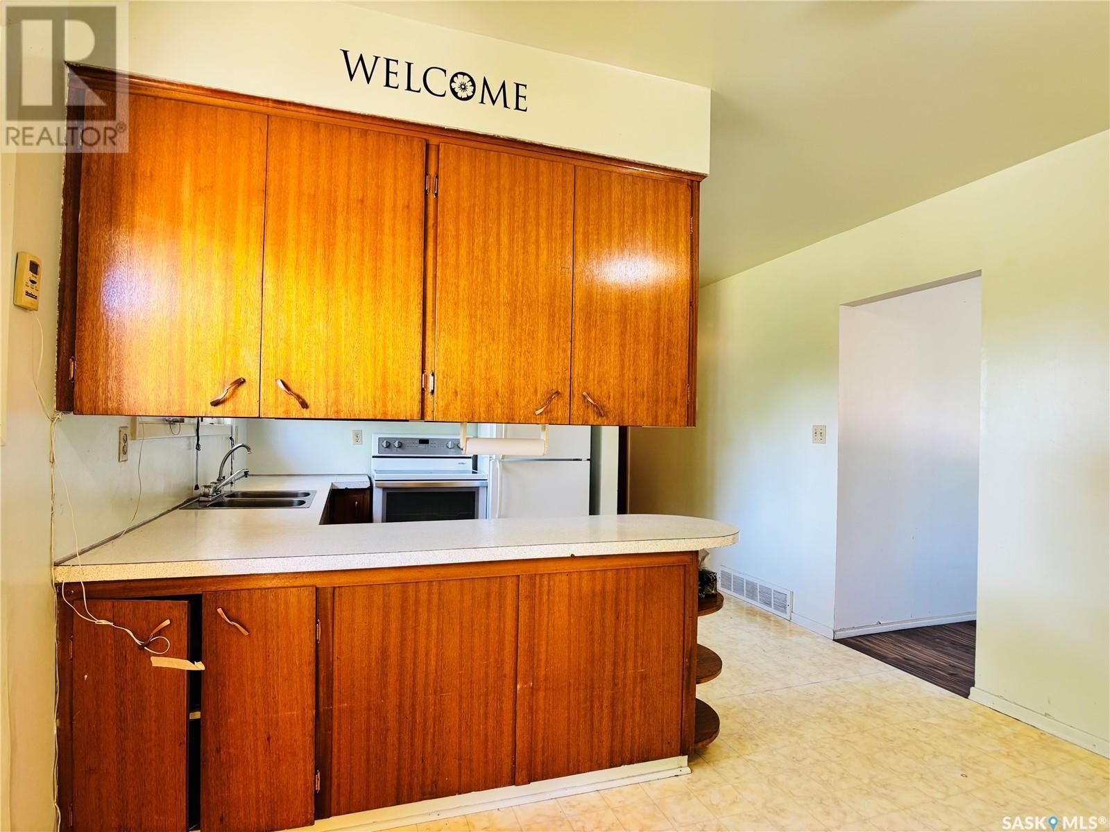 111 Stephens Street, Gainsborough, SK - Indoor Photo Showing Kitchen