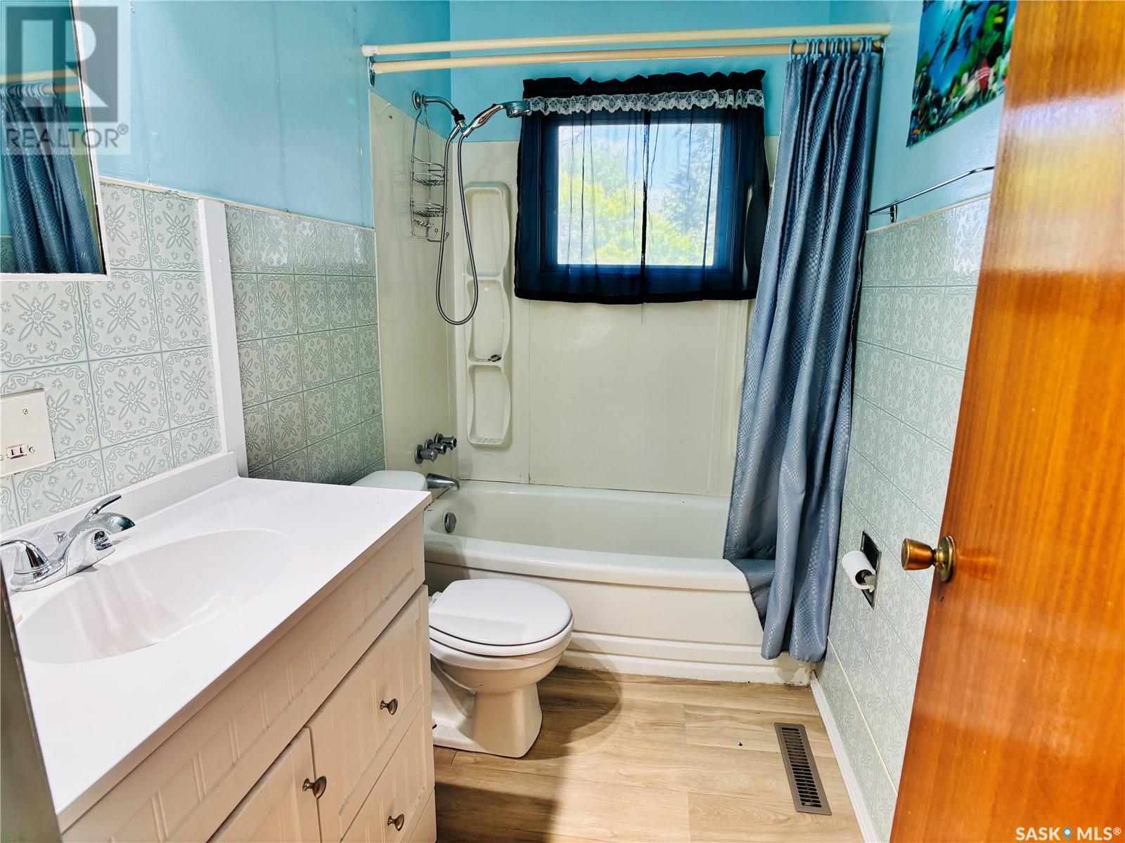 111 Stephens Street, Gainsborough, SK - Indoor Photo Showing Bathroom