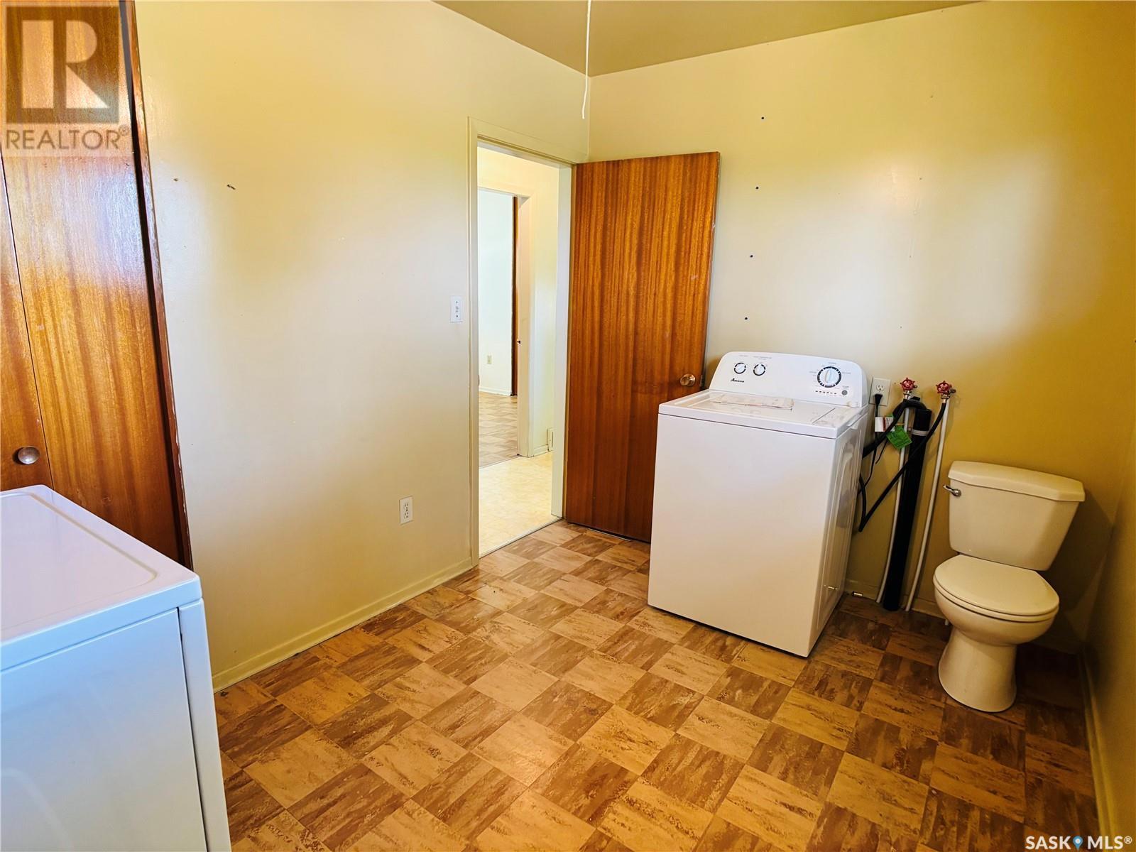 111 Stephens Street, Gainsborough, SK - Indoor Photo Showing Laundry Room