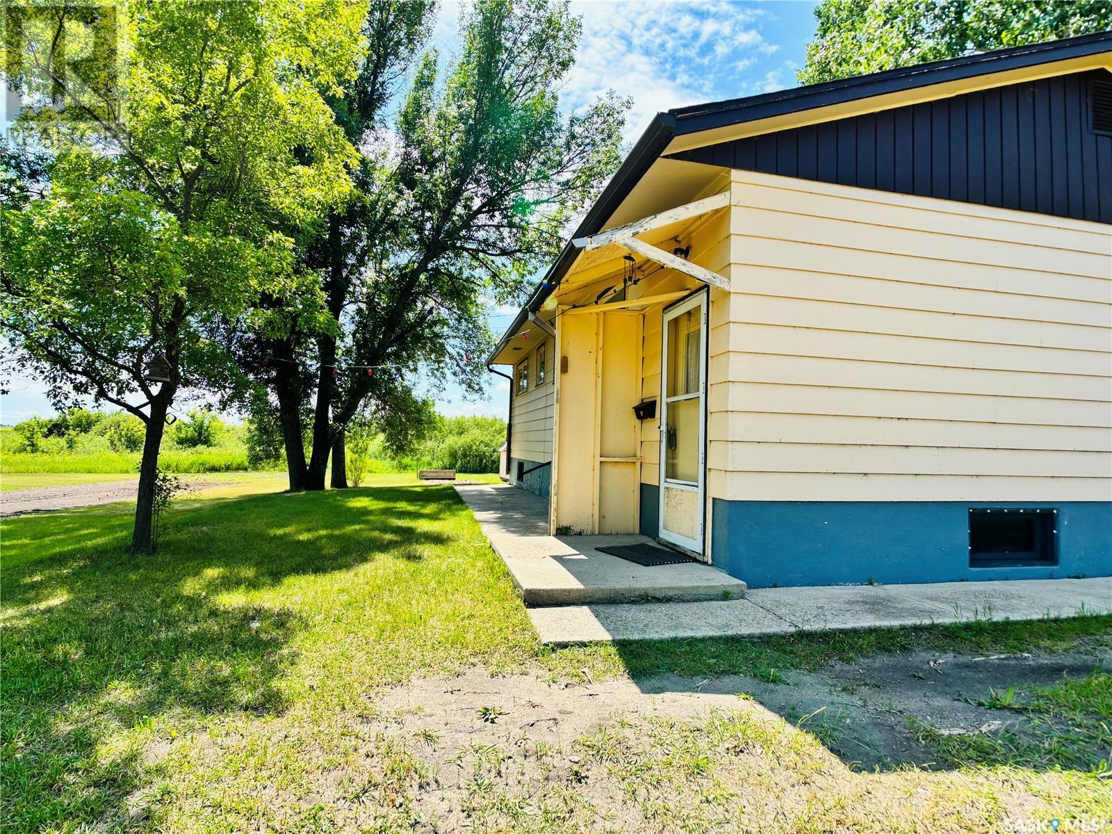 111 Stephens Street, Gainsborough, SK - Outdoor