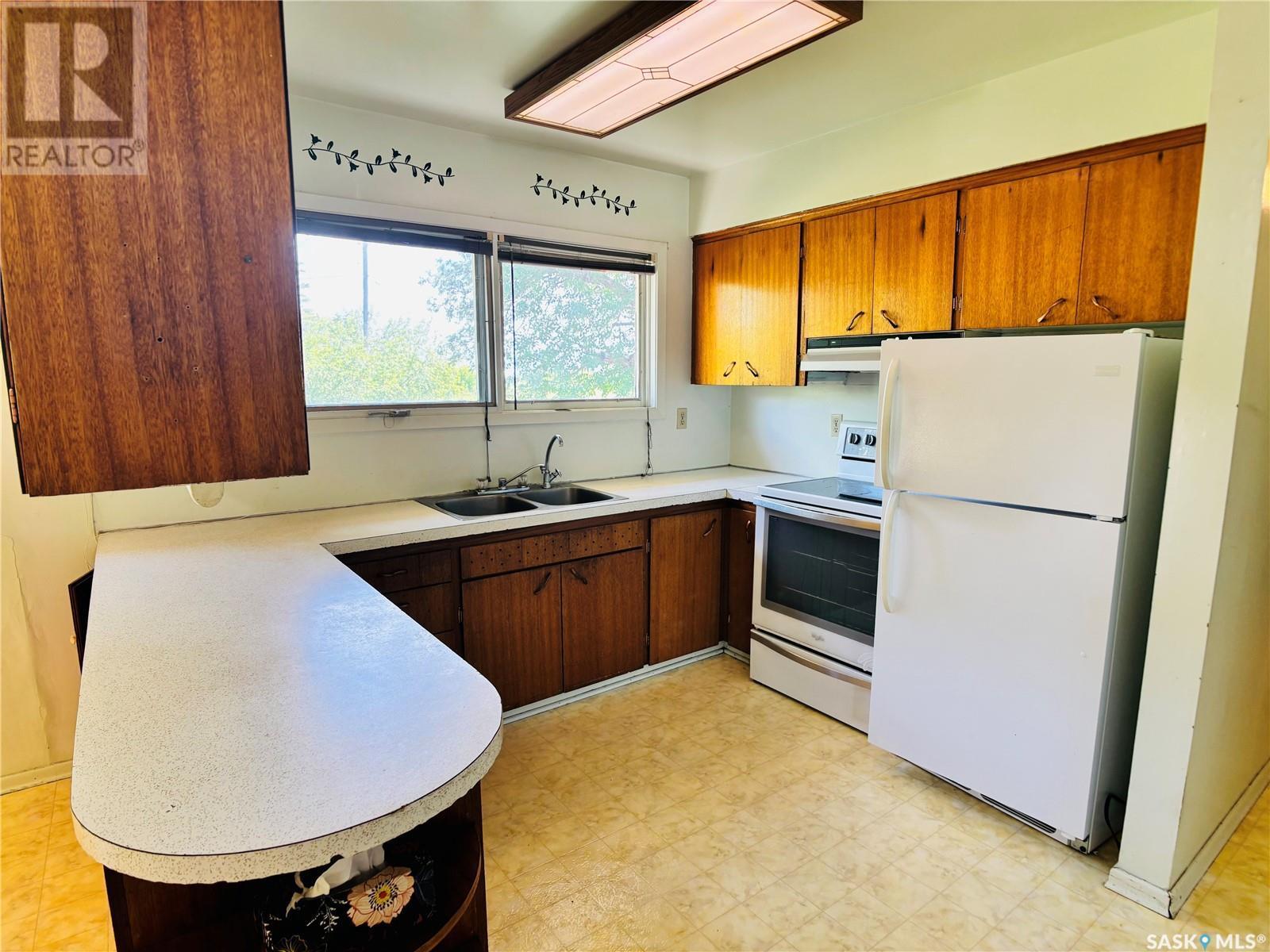 111 Stephens Street, Gainsborough, SK - Indoor Photo Showing Kitchen With Double Sink