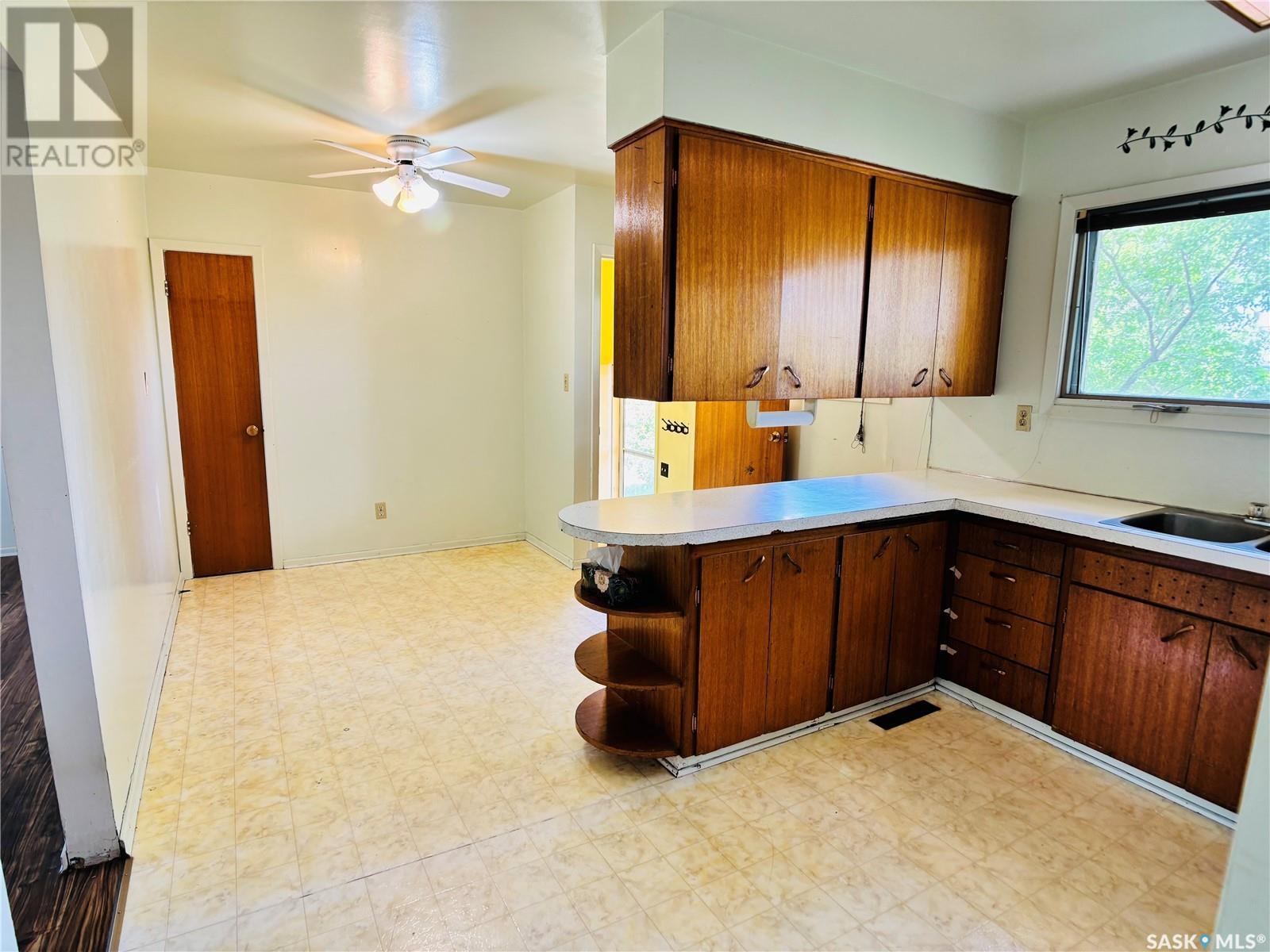 111 Stephens Street, Gainsborough, SK - Indoor Photo Showing Kitchen