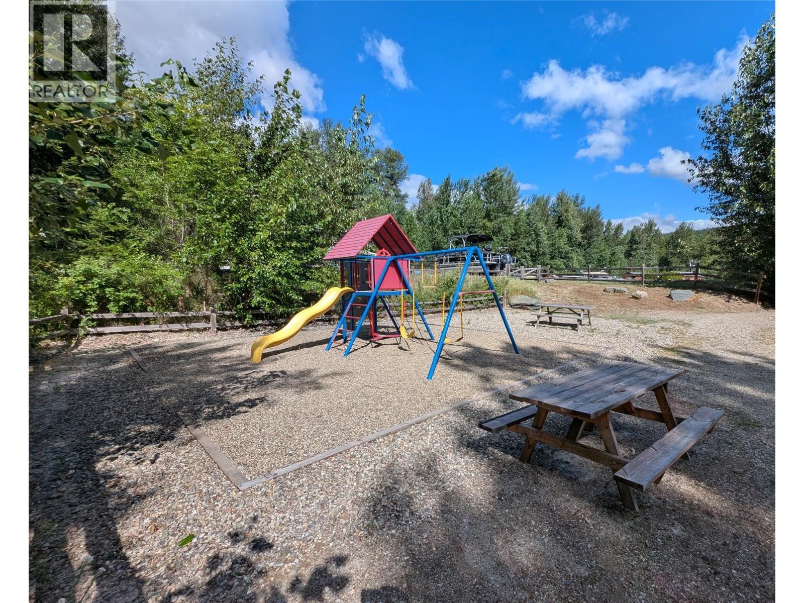 27 Cottonwood Drive, Lee Creek, BC