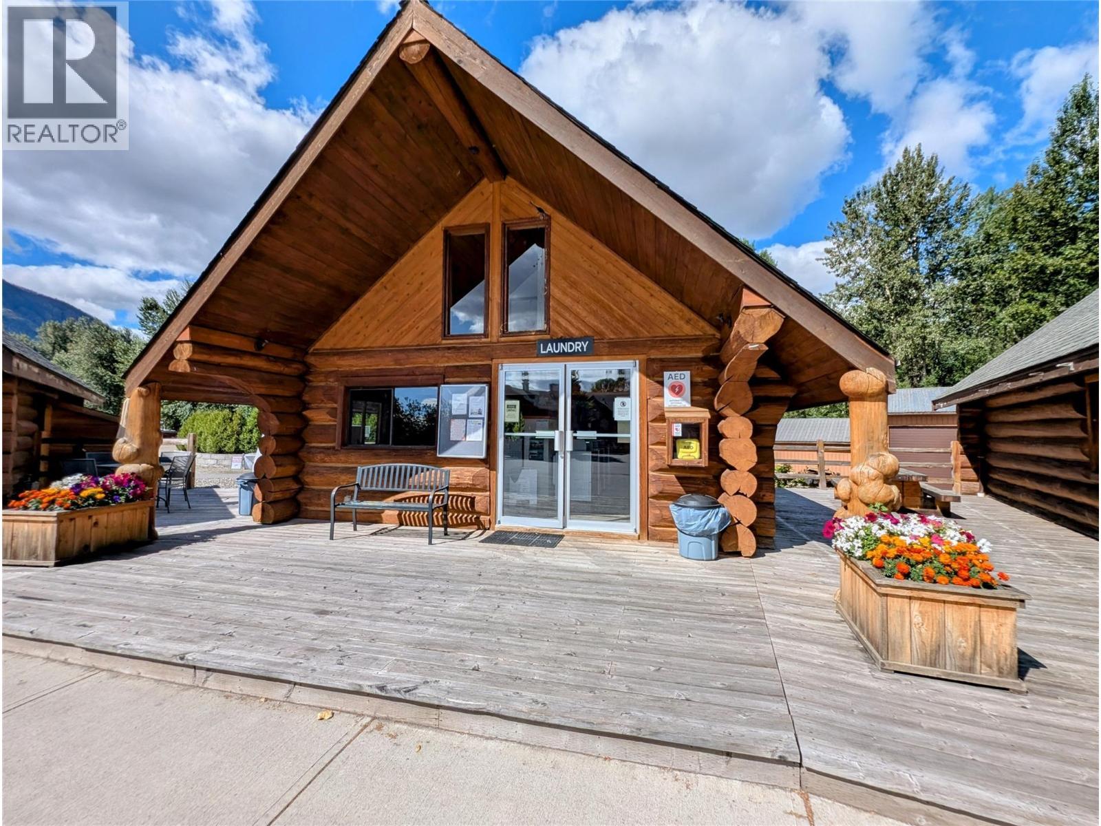 27 Cottonwood Drive, Lee Creek, BC