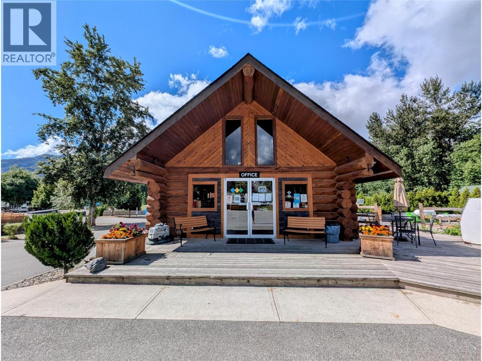 27 Cottonwood Drive, Lee Creek, BC