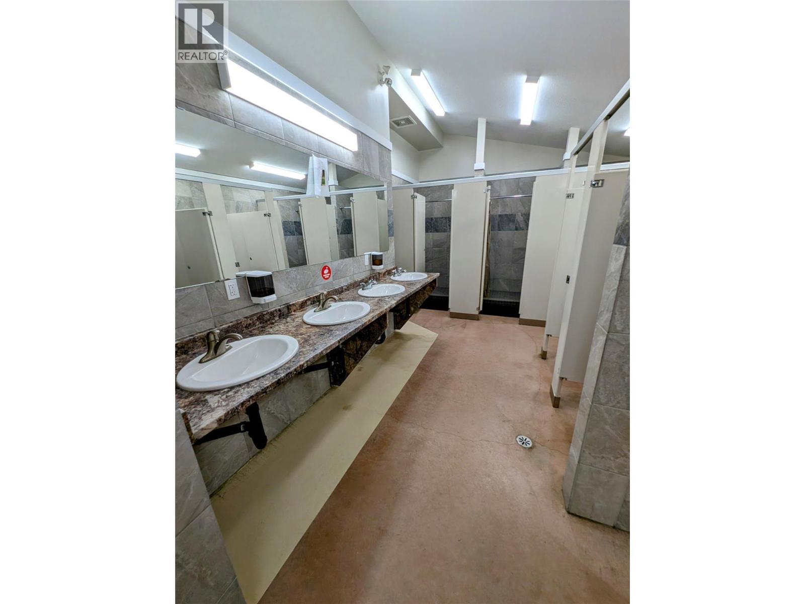 27 Cottonwood Drive, Lee Creek, BC