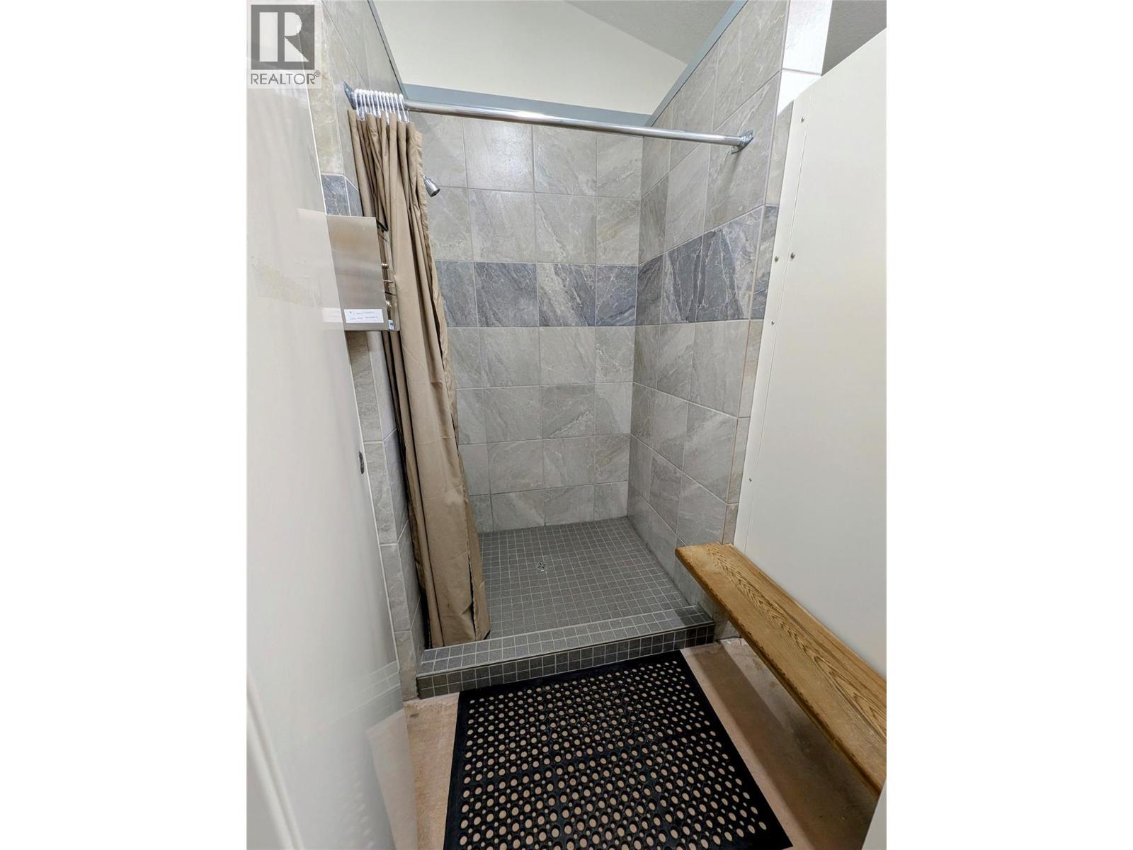 27 Cottonwood Drive, Lee Creek, BC