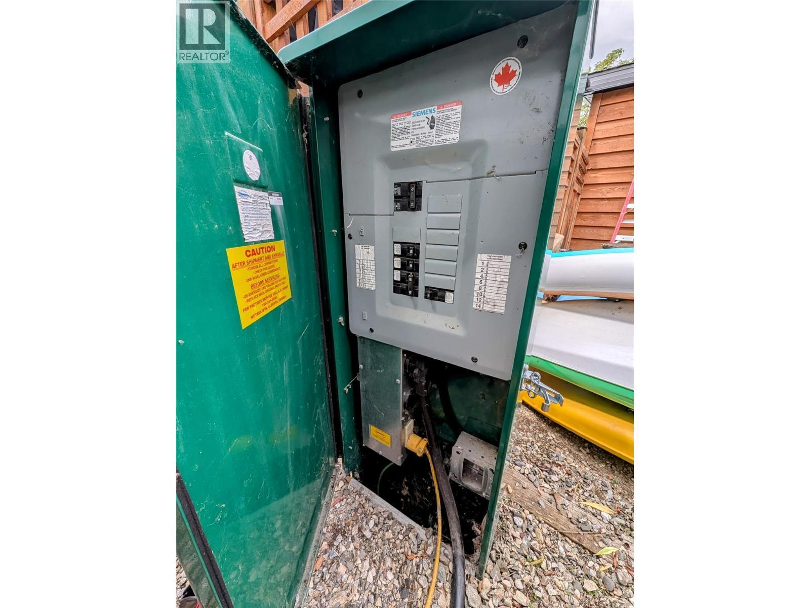 27 Cottonwood Drive, Lee Creek, BC