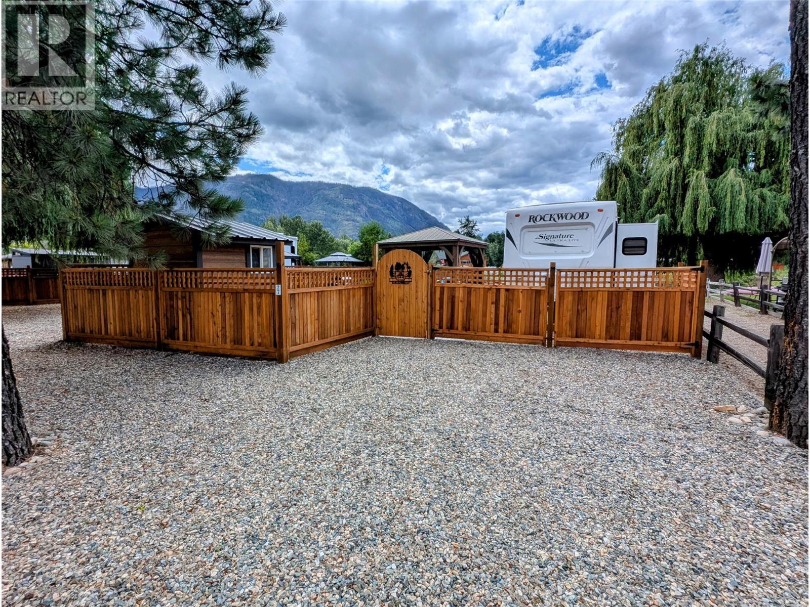 27 Cottonwood Drive, Lee Creek, BC