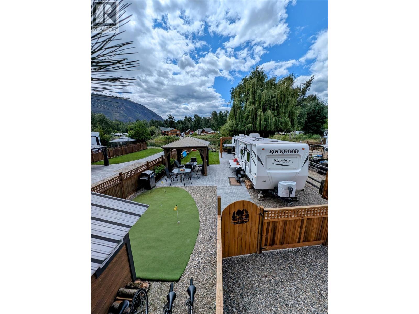 27 Cottonwood Drive, Lee Creek, BC