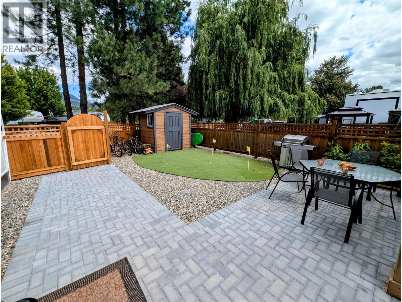 27 Cottonwood Drive, Lee Creek, BC