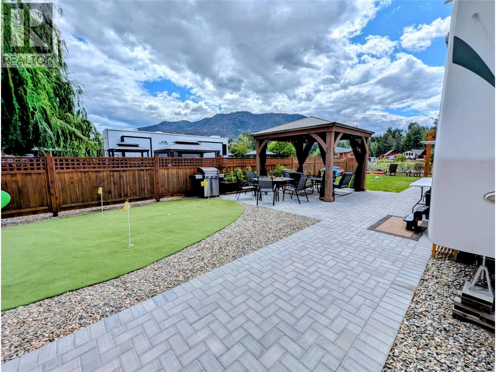 27 Cottonwood Drive, Lee Creek, BC